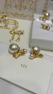 Dior Tribales Earrings Gold-Finish Metal and White Resin Pearls E4718WOMRS_D301 - 1