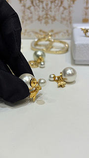 Dior Tribales Earrings Gold-Finish Metal and White Resin Pearls E4718WOMRS_D301 - 5