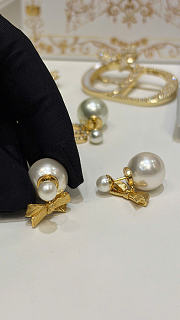 Dior Tribales Earrings Gold-Finish Metal and White Resin Pearls E4718WOMRS_D301 - 4