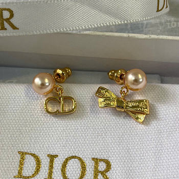 Dior CD Bow Earrings Gold-Finish Metal and Iridescent Pink Resin Pearls E4835WOMRS_D88P