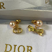 Dior CD Bow Earrings Gold-Finish Metal and Iridescent Pink Resin Pearls E4835WOMRS_D88P - 3