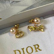 Dior CD Bow Earrings Gold-Finish Metal and Iridescent Pink Resin Pearls E4835WOMRS_D88P - 2