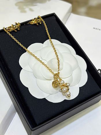 Chanel Necklace Metal & Glass Pearls Gold & Pearly White