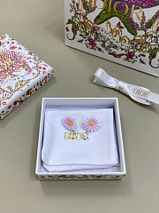 Dior Daisy Earrings Gold-Finish Metal, White Resin Pearl and Multicolor Lacquer E4483WOMLQ_D345 - 2