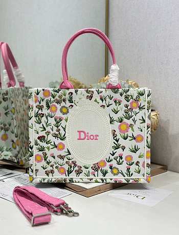 Medium Dior Book Tote with Strap White Multicolor Daisy Garden Embroidery with Dior Médaillon - 36x27.5x16.5cm