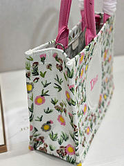 Medium Dior Book Tote with Strap White Multicolor Daisy Garden Embroidery with Dior Médaillon - 36x27.5x16.5cm - 6