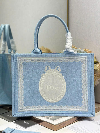 Medium Dior Book Tote with Strap Celestial Blue Dior Oblique Embroidery with White Lace and Dior Médaillon - 36x27.5x16.5cm