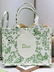 Medium Dior Book Tote with Strap Green Multicolor Toile de Jouy Clover Embroidery and White Dior Medaillon - 36x27.5x16.5cm - 4