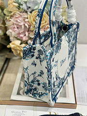 Small Dior Book Tote with Strap Blue Toile de Jouy Floral Garden Embroidery and White Dior Médaillon - 26.5x22x14cm - 4