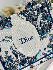 Small Dior Book Tote with Strap Blue Toile de Jouy Floral Garden Embroidery and White Dior Médaillon - 26.5x22x14cm - 3
