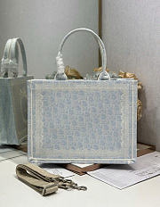 Medium Dior Book Tote with Strap Céleste Blue Dior Oblique Washed Embroidery and Ecru Dior Médaillon - 36x27.5x16.5cm - 5