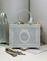 Medium Dior Book Tote with Strap Céleste Blue Dior Oblique Washed Embroidery and Ecru Dior Médaillon - 36x27.5x16.5cm - 4
