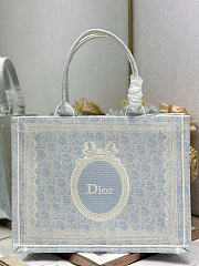Medium Dior Book Tote with Strap Céleste Blue Dior Oblique Washed Embroidery and Ecru Dior Médaillon - 36x27.5x16.5cm - 3