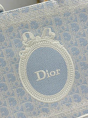Medium Dior Book Tote with Strap Céleste Blue Dior Oblique Washed Embroidery and Ecru Dior Médaillon - 36x27.5x16.5cm - 2