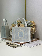 Small Dior Book Tote with Strap Céleste Blue Dior Oblique Washed Embroidery and Ecru Dior Médaillon - 26.5x22x14cm - 5