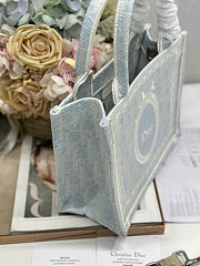 Small Dior Book Tote with Strap Céleste Blue Dior Oblique Washed Embroidery and Ecru Dior Médaillon - 26.5x22x14cm - 4