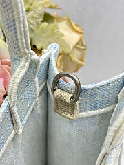 Small Dior Book Tote with Strap Céleste Blue Dior Oblique Washed Embroidery and Ecru Dior Médaillon - 26.5x22x14cm - 3