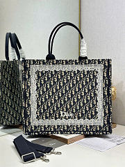 Large Dior Book Tote Blue Dior Oblique Embroidery and White Lace - 42x35x18cm - 1