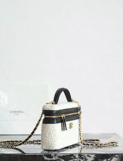 Chanel Vanity with Chain Tweed Calfskin & Gold-Tone Metal White & Black - 19.5x17x5cm - 4