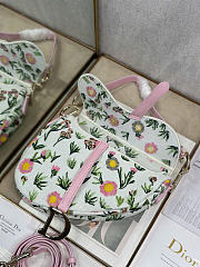 Dior Saddle Bag with Strap White Multicolor Daisy Garden Embroidery with Dior Médaillon - 20x16x5cm - 4