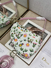 Dior Saddle Bag with Strap White Multicolor Daisy Garden Embroidery with Dior Médaillon - 20x16x5cm - 5