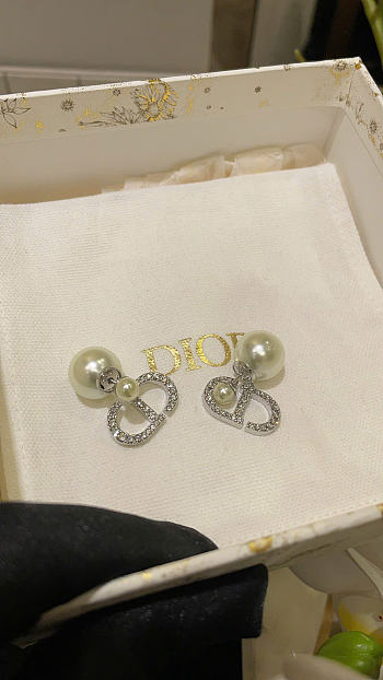 Dior Tribales Earrings Silver-Finish Metal with White Resin Pearls and Silver-Tone Crystals E3366WOMCY_D13S