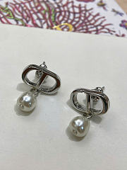 Dior Petit CD Earrings Silver-Finish Metal with White Resin Pearls E1520PTCRS_D009 - 5