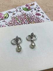 Dior Petit CD Earrings Silver-Finish Metal with White Resin Pearls E1520PTCRS_D009 - 4