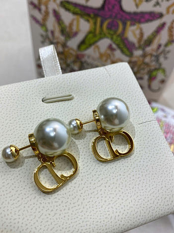 Dior Tribales Earrings Gold-Finish Metal and White Resin Pearls E3366WOMRS_D301