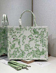 Large Dior Book Tote with Strap Green Multicolor Toile de Jouy Clover Embroidery and White Dior Medaillon - 42x35x18cm - 6