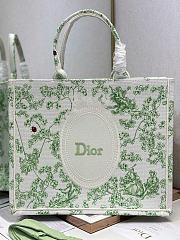 Large Dior Book Tote with Strap Green Multicolor Toile de Jouy Clover Embroidery and White Dior Medaillon - 42x35x18cm - 3