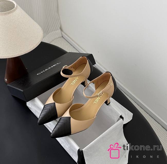 Chanel Mary Janes Lambskin Beige & Black 75mm - 1
