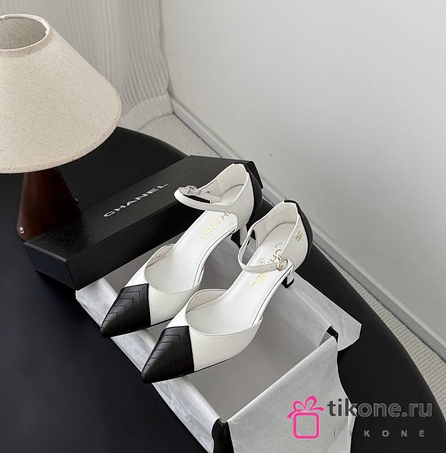 Chanel Mary Janes Lambskin White & Black 75mm - 1