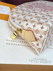 LV Pochette Cosmétique PM Stamp Banana M28679 - 19x12x6cm - 2