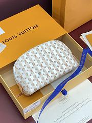 LV Pochette Cosmétique PM Stamp Banana M28679 - 19x12x6cm - 3
