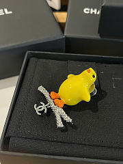 Chanel Brooch Metal, Resin & Diamantés Silvery, Yellow, Orange & Crystal ABH519 - 6
