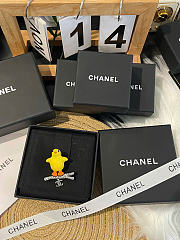 Chanel Brooch Metal, Resin & Diamantés Silvery, Yellow, Orange & Crystal ABH519 - 2