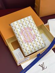 LV Passport Cover Stamp Banana M29034 - 14x2.5x10cm - 3