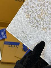 LV Passport Cover Monogram Empreinte  - 14x2.5x10cm - 2