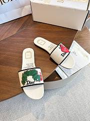 Dior Dway Slide White Embroidered Cotton and Multicolor Book Cover Motif - 3