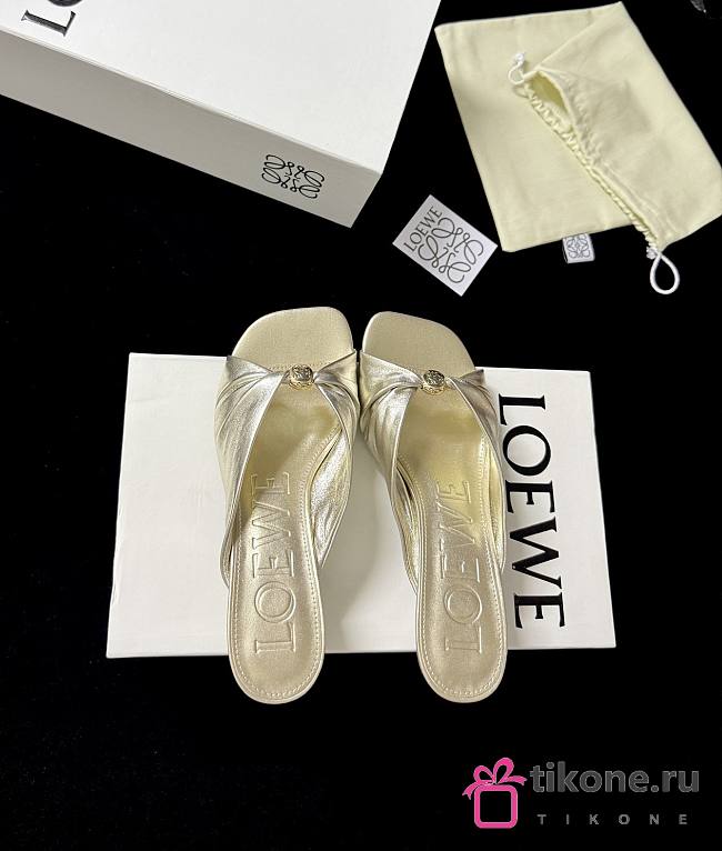 Loewe Pebble Soft Slide in Laminated Lambskin Gold 4.5cm - 1