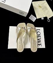 Loewe Pebble Soft Slide in Laminated Lambskin Gold 4.5cm - 1