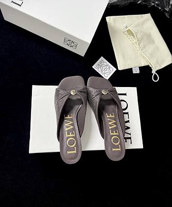 Loewe Pebble Soft Slide in Raffia-effect Fabric Dark Brown 4.5cm