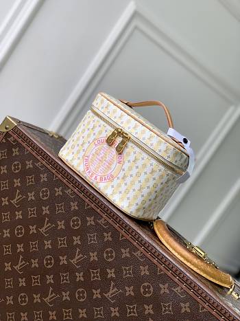 LV Nice Mini Stamp Banana M28702 - 20x13.5x12cm