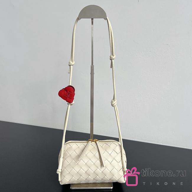 Bottega Veneta Heart/Valentine's Intrecciato Concert Pouch in Sea Salt  - 18.5x11.5x8.5cm - 1