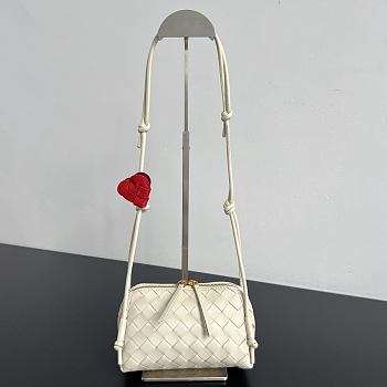 Bottega Veneta Heart/Valentine's Intrecciato Concert Pouch in Sea Salt  - 18.5x11.5x8.5cm