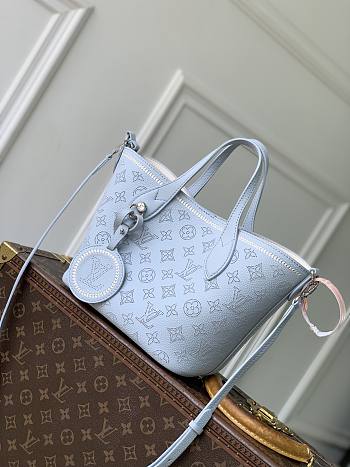 LV Blossom PM Mahina Leather Bleu Olympe M29375 - 20x20x12.5cm