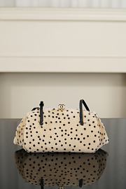 Chanel Clutch with Chain Lambskin Light Beige & Black AP5251 - 27x7.5x12cm - 1
