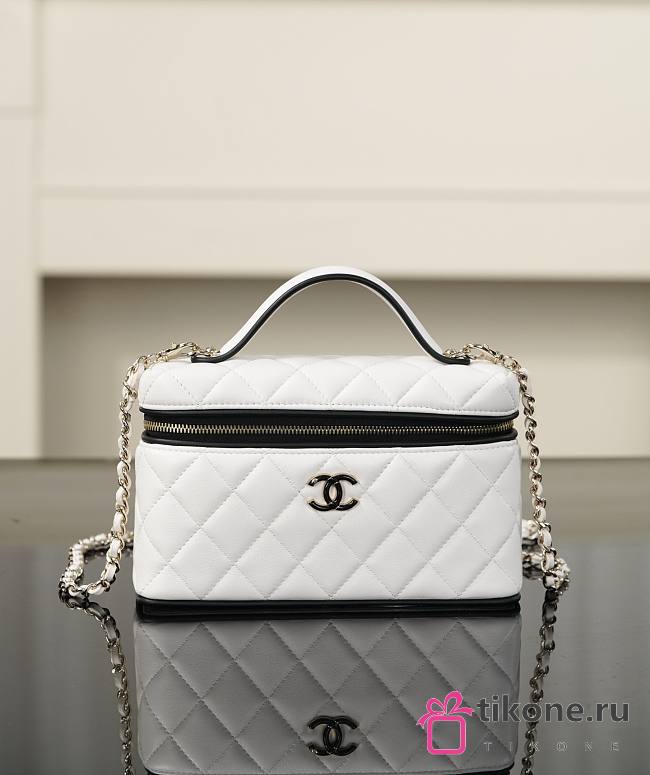 Chanel Vanity with Chain Lambskin & Gold-Tone Metal White & Black - 19.5x17x5cm - 1