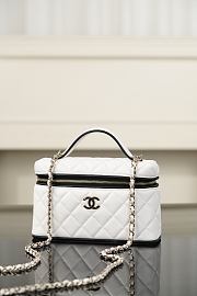 Chanel Vanity with Chain Lambskin & Gold-Tone Metal White & Black - 19.5x17x5cm - 3